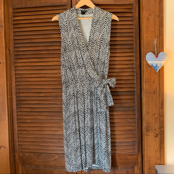 LAST CHANCE ANN TAYLOR Wrap Dress - Picture 2 of 11